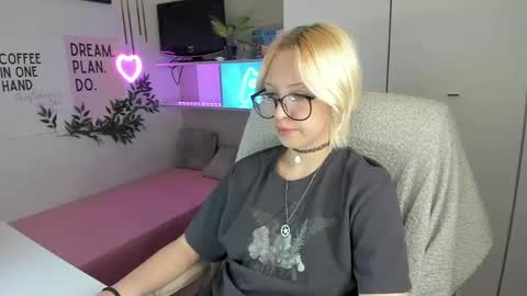 Snapshot of neko_sora chatting on 05.18.26 Kate online show from 05.18.26