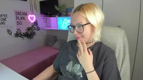 Snapshot of neko_sora chatting on 05.19.26 Kate online show from 05.19.26