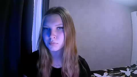 Snapshot of nelli_lux chatting on 11.18.25 Nelli online show from 11.18.25