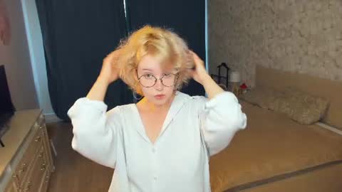 Snapshot of nelly_gloss chatting on 06.10.26 nelly_gloss online show from 06.10.26
