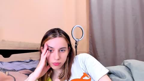 Snapshot of nelly_yy chatting on 02.02.25 nelly_yy online show from 02.02.25