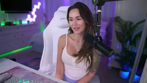 Snapshot of neomotoko chatting on 11.11.25 Sasha West online show from 11.11.25