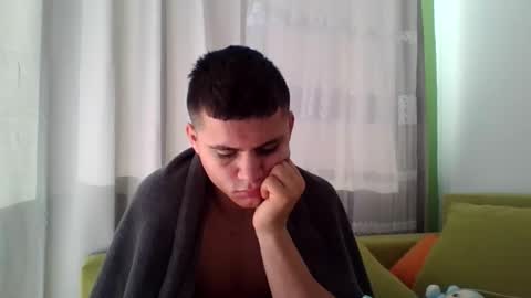 Snapshot of neoplayboy2 chatting on 11.10.25 neoplayboy2 online show from 11.10.25