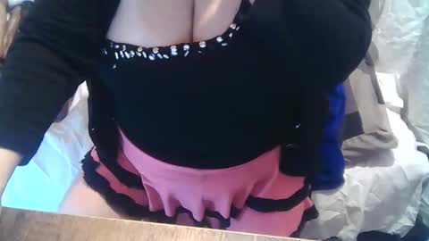 Snapshot of neslihan35 chatting on 12.28.24 neslihan online show from 12.28.24