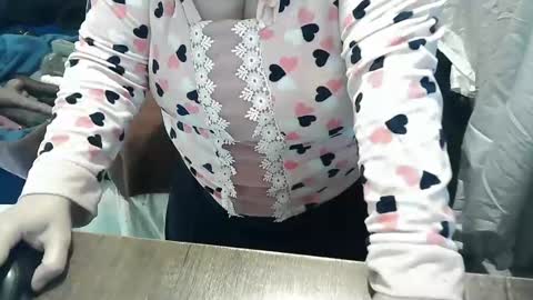 Snapshot of neslihan35 chatting on 02.21.25 neslihan online show from 02.21.25