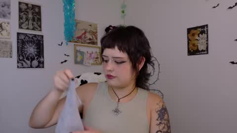 Snapshot of neurotic_witch chatting on 05.28.26 Mar online show from 05.28.26