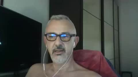 Snapshot of nevenerabis chatting on 10.19.25 nevenerabis online show from 10.19.25