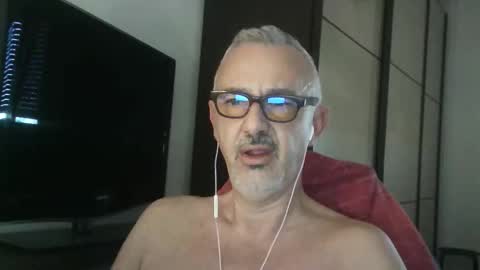 Snapshot of nevenerabis chatting on 10.26.25 nevenerabis online show from 10.26.25