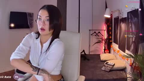 Snapshot of new_meow chatting on 10.30.25 Alice online show from 10.30.25