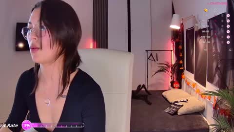 Snapshot of new_meow chatting on 11.10.25 Alice online show from 11.10.25