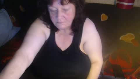 Snapshot of new_milf chatting on 06.27.26 Lilly online show from 06.27.26