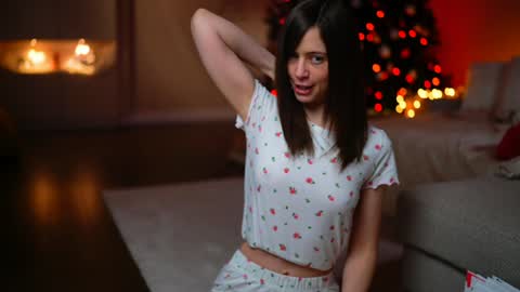 newchloe18 online show from 12.15.25