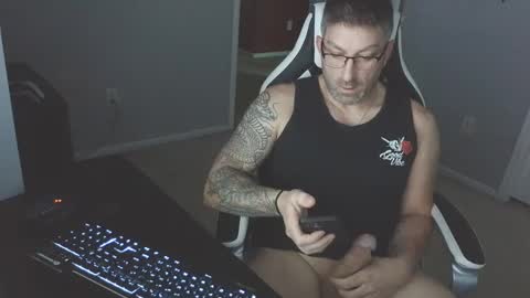 Snapshot of newevo chatting on 09.12.25 newevo online show from 09.12.25