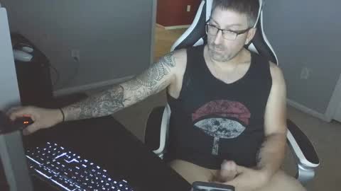 Snapshot of newevo chatting on 10.01.25 newevo online show from 10.01.25