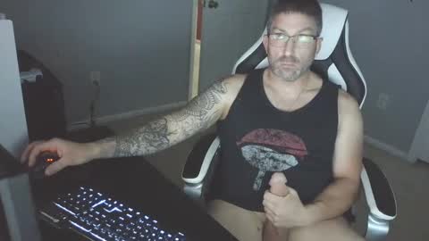 Snapshot of newevo chatting on 10.02.25 newevo online show from 10.02.25