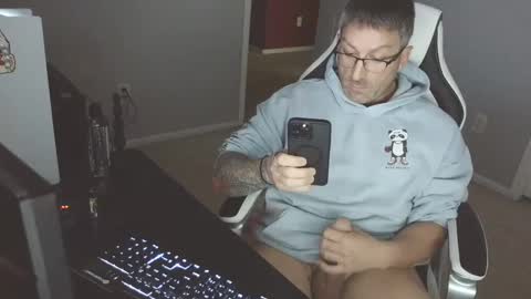 Snapshot of newevo chatting on 10.06.25 newevo online show from 10.06.25