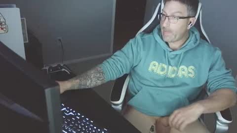 Snapshot of newevo chatting on 10.28.25 newevo online show from 10.28.25