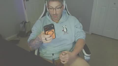 Snapshot of newevo chatting on 03.27.26 newevo online show from 03.27.26