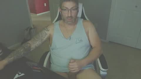 Snapshot of newevo chatting on 03.29.26 newevo online show from 03.29.26