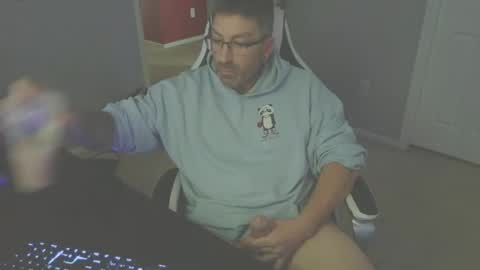 Snapshot of newevo chatting on 04.13.26 newevo online show from 04.13.26