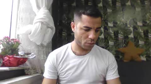 Snapshot of newworld0 chatting on 02.09.25 newworld0 online show from 02.09.25