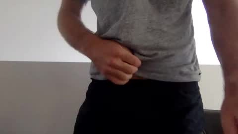 Snapshot of newysub75 chatting on 10.16.25 newysub75 online show from 10.16.25