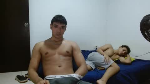 Snapshot of ney_quiroz chatting on 10.27.25 ney hotman online show from 10.27.25