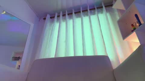 Snapshot of nezo_ chatting on 09.29.25 Angie Instagram angie julianac add me online show from 09.29.25