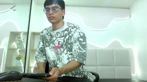 Snapshot of nhicolasmuller chatting on 07.24.26 NhicolasMuller online show from 07.24.26