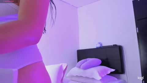 Snapshot of nia_16 chatting on 02.08.25 nia_16 online show from 02.08.25