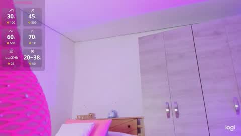 Snapshot of nia_16 chatting on 10.21.25 nia_16 online show from 10.21.25