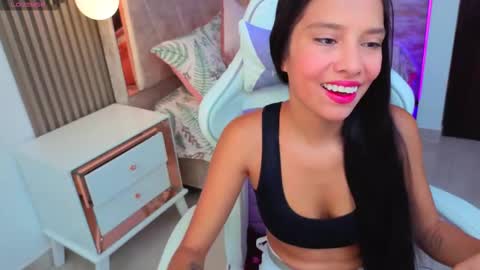 Nia  online show from 11.05.25