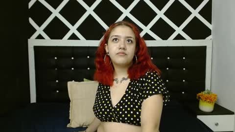 Snapshot of nia_stark chatting on 12.31.24 Estefani online show from 12.31.24