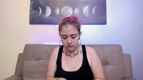 Snapshot of nia_stark chatting on 01.28.25 Estefani online show from 01.28.25