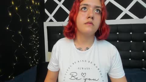 Snapshot of nia_stark chatting on 02.13.25 Estefani online show from 02.13.25