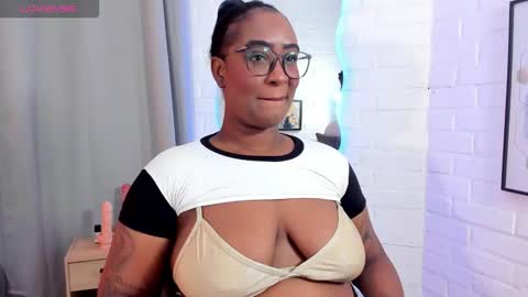 Snapshot of niafire chatting on 10.04.25 Nia online show from 10.04.25