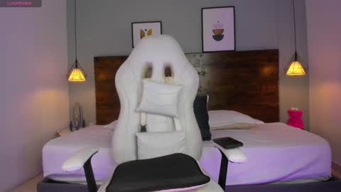 Snapshot of niall_falcon chatting on 01.21.25 Niall online show from 01.21.25