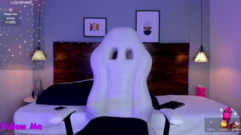 Snapshot of niall_falcon chatting on 02.04.25 Niall online show from 02.04.25