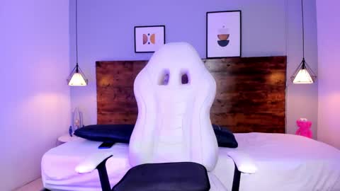 Snapshot of niall_falcon chatting on 02.10.25 Niall online show from 02.10.25