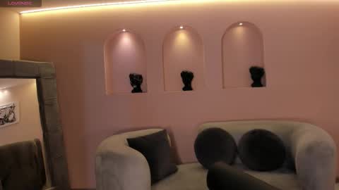 Call me Nia  online show from 10.06.25