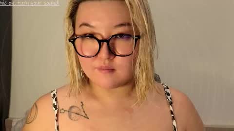 Snapshot of niatonoori chatting on 11.17.25 Kim online show from 11.17.25