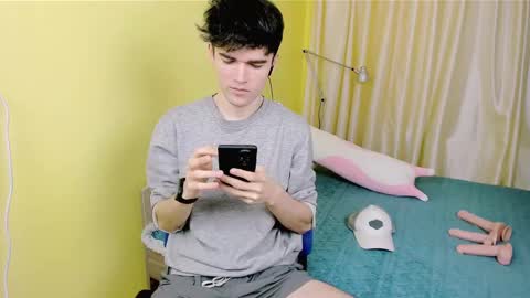 Snapshot of nic_ky chatting on 12.28.24 Nick PVT is open FanslyTwitter - Nic kycb online show from 12.28.24