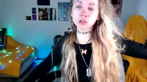 nica_kawaii online show from 04.15.26