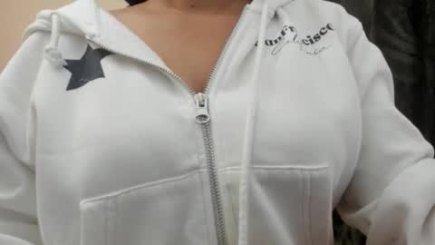 Snapshot of nicebrown chatting on 10.17.25 Sfora online show from 10.17.25