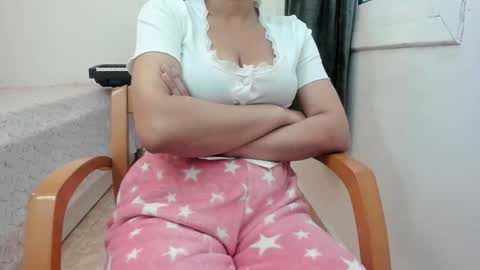 Snapshot of nicebrown chatting on 10.23.25 Sfora online show from 10.23.25