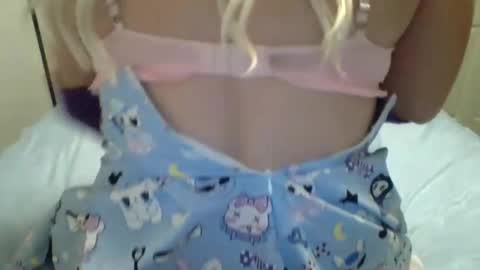 Snapshot of nicedickguy98 chatting on 01.15.25 Ava Angel online show from 01.15.25