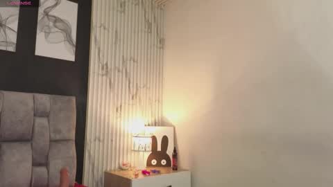 Snapshot of nicelle_carson chatting on 10.08.25 Nicolle online show from 10.08.25