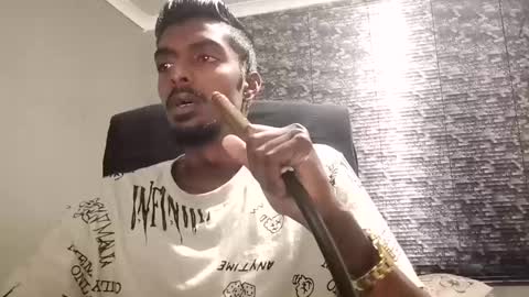 Snapshot of nickyle63 chatting on 12.15.24 james online show from 12.15.24