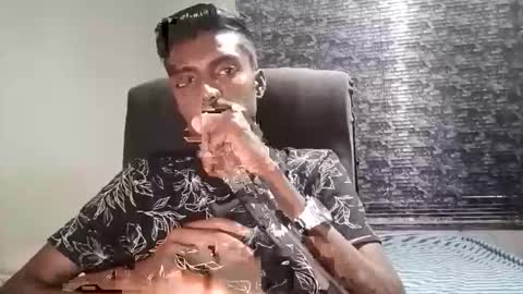 Snapshot of nickyle63 chatting on 03.05.25 james online show from 03.05.25