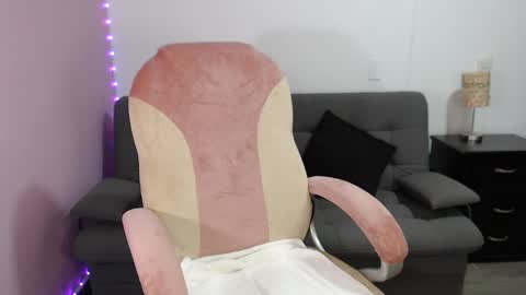 Snapshot of nicol_storm chatting on 11.05.25 nicole Storm online show from 11.05.25